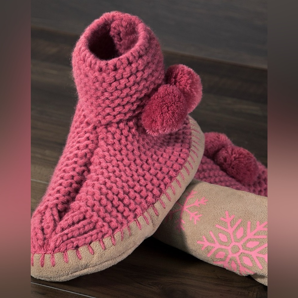 Western Moccasin Hand knitted Mauve Slippers Booties NWT